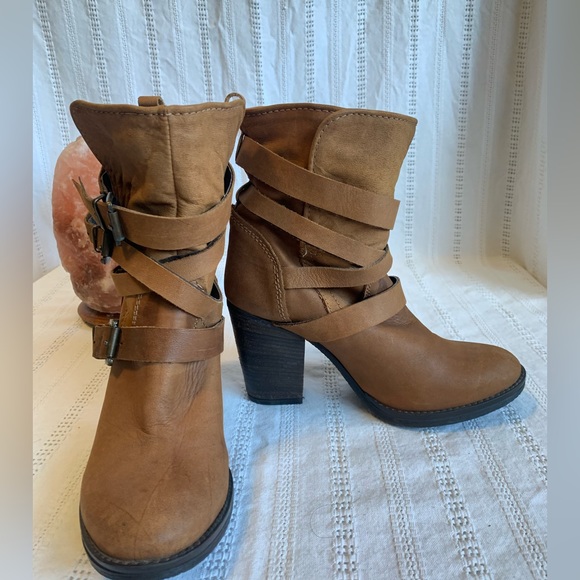 Steve Madden. Yale Belted Boot. Cognac Leather. US 7.5. Good Used*** - Picture 4 of 11